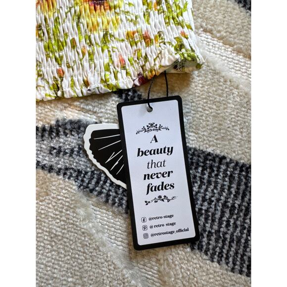 "Retro Stage" floral crop sweetheart top NWT - Picture 2 of 4